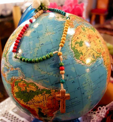 Dzieci pierwszokomunijne dzieciom misji