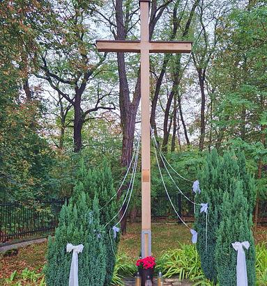 Krzyż misyjny ozdobiony