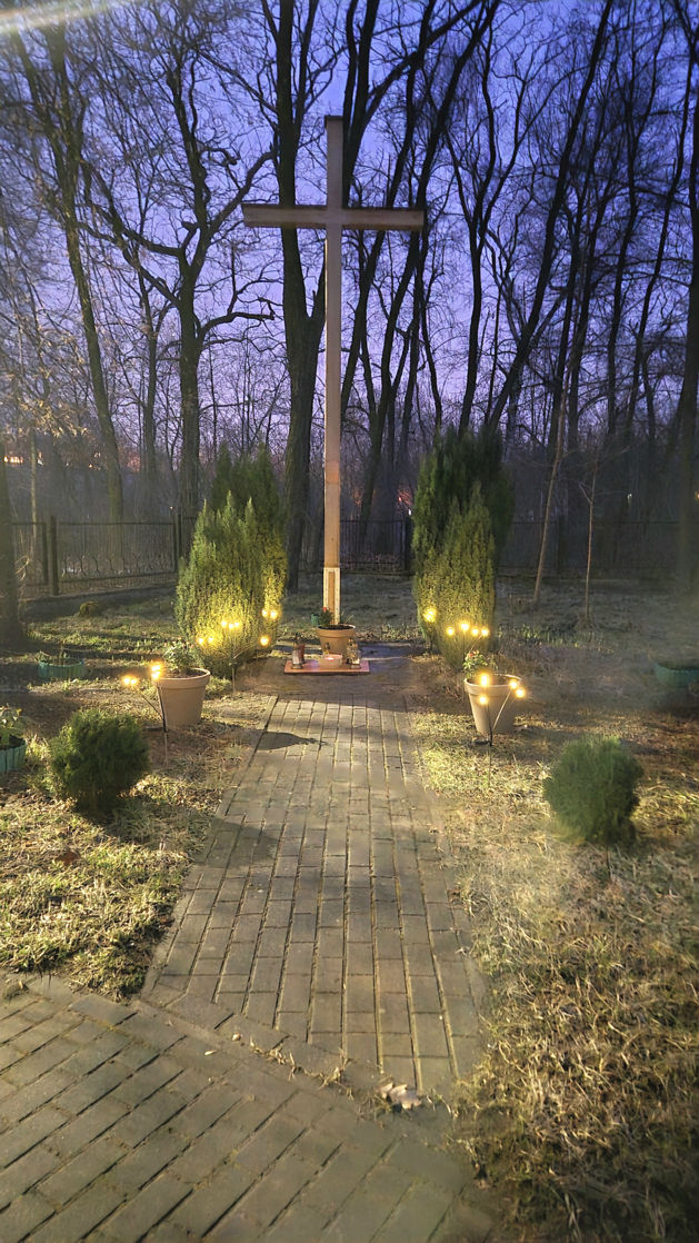 Krzyż misyjny oświetlony