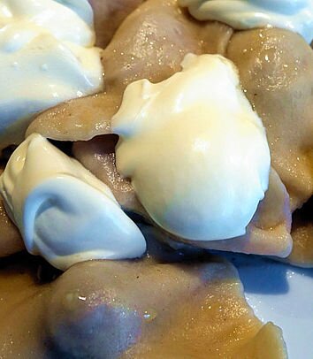 Kuchnia nasza powszednia: owocowe pierogi Kuchnia nasza powszednia: owocowe pierogi