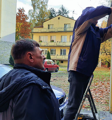 Elektrycy przy pracy