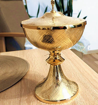 Nowa puszka czyli cyborium Nowa puszka czyli cyborium