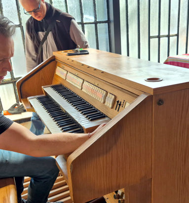 Organy w kaplicy cmentarnej