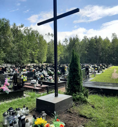 A na cmentarzu przy Łaziennej A na cmentarzu przy Łaziennej